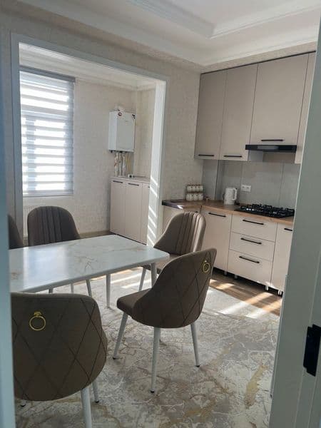 Сдается 3 комнатная квартира на мактумкули заде Корзинка