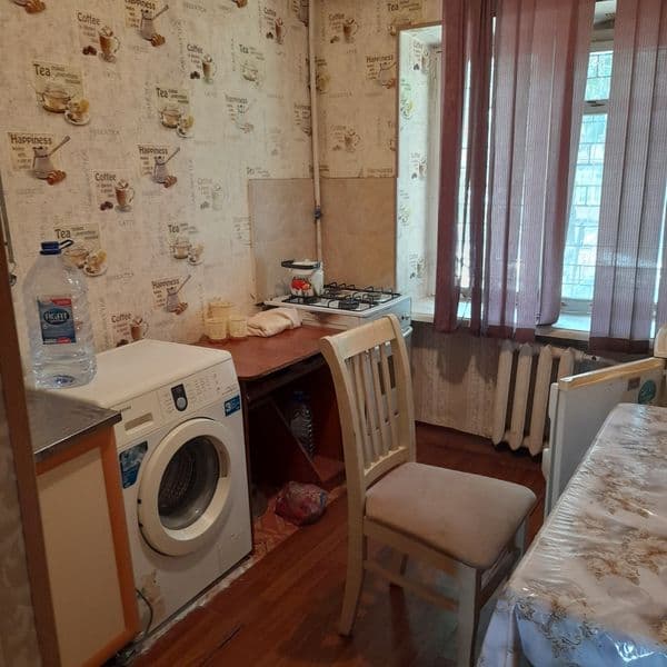 Ижарага 1.хонали уй берилади оилага тоза ремонт уй тел 99.16