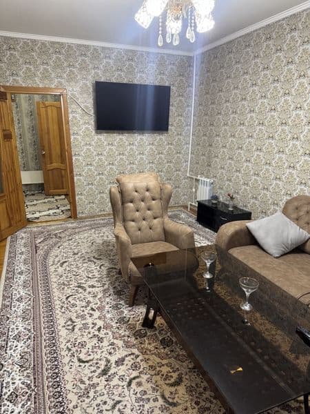 Барча шароитлари бор, мебел техника янги, экобозор олдида, с