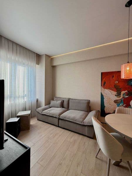 2-х комнатная в ЖК «Akay City»<br />
<br />
авторский ремонт