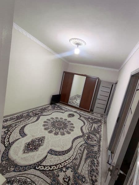 Сдается 1 переделанная в 2 х комнатную квартира Юнусабаде 15