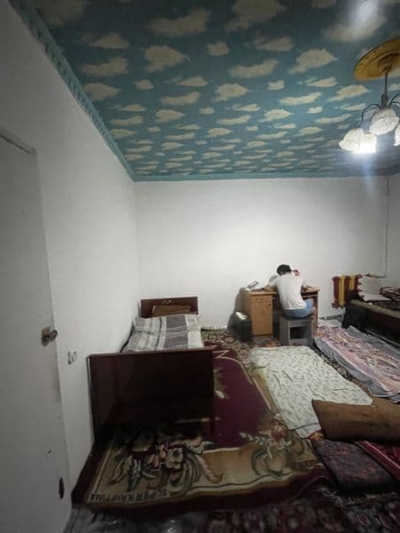 Ichmaydigan chakmaydigan oʻgʻil bolalarga kvartira bor