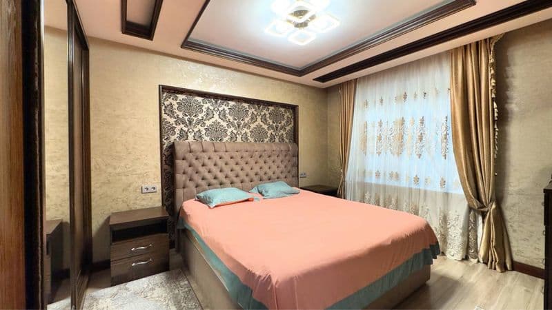 Отличное расположение дома - всё рядом - много магазинов, Це — фото 3