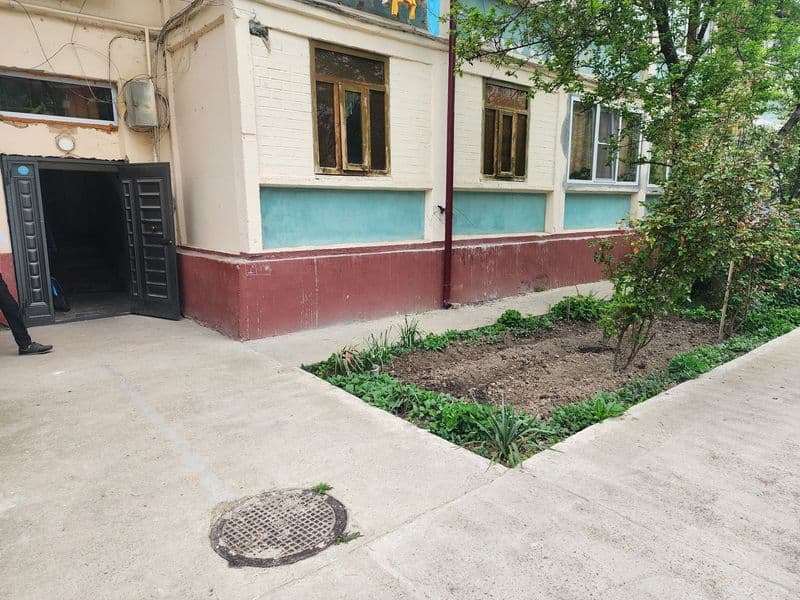 ijaraga 2 xonali kivartira balkomi bilan 3 xona <br />
2 eta