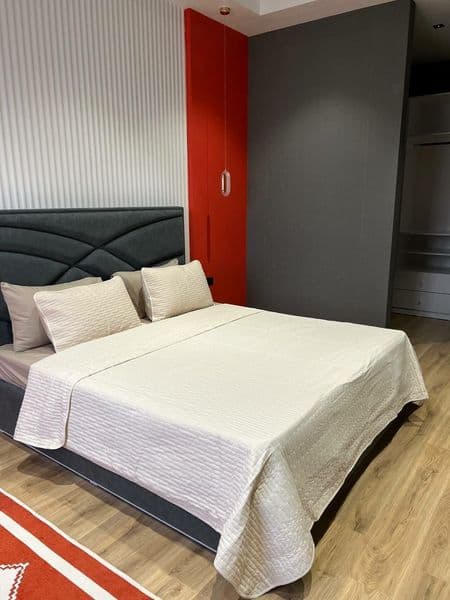 • В квартире имеется все необходимое мебель и техника для ко