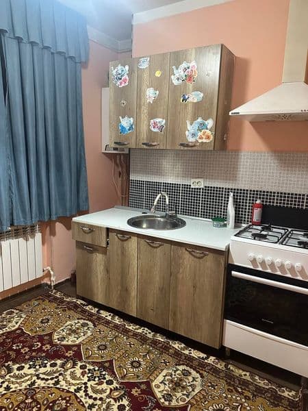 3 xonali sergeli  studentlarga oilaga beriladi 1 etaj<br />
