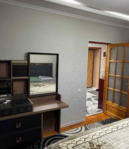 Mirobod Oybek metrosi yaqinida 2 xonali kvartira bor <br />
