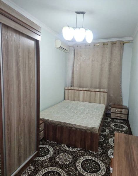 Максим Горький<br />
<br />
Ориентир: остановка Художников<b