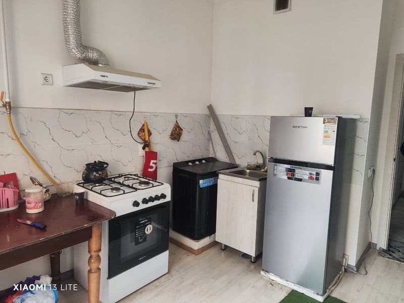 Shaharning eng tinch va nufuzli joyida. Metro chiqishida. 2 