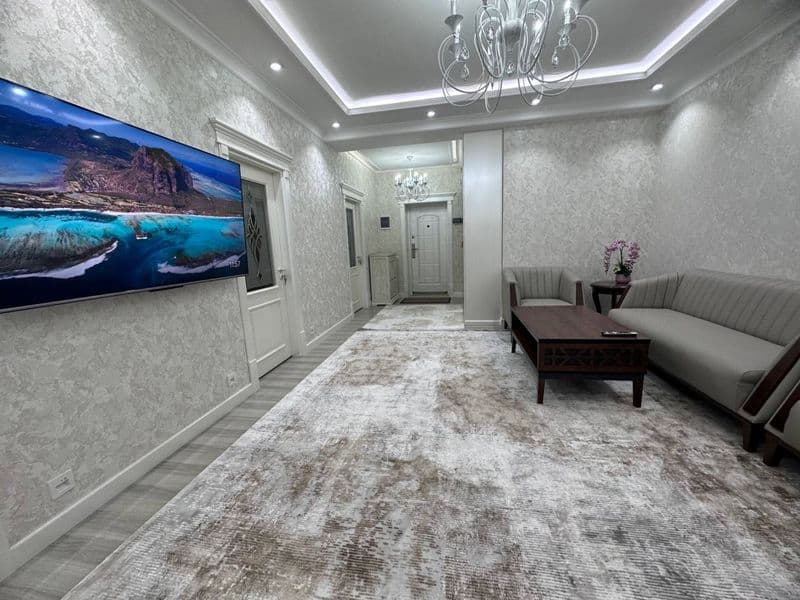 Сдаётся 3 комнатная квартира на четвёртом этаже. Мебель и с 