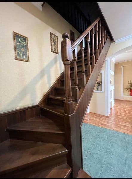 Метро Айбек. 4 комн 260 м.кв. Двухуровневая 4/5 эт,. кирпичн