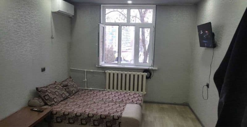 Максим горький<br />
1 комнатная<br />
3 этаж<br />
1/3/4<br