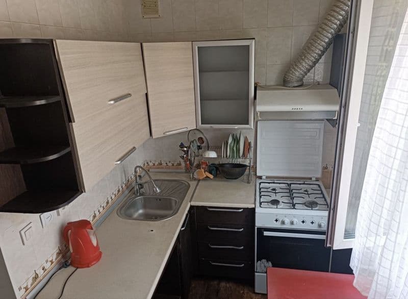 Срочно сдается квартира укомплектована. Отличное расположени — фото 2