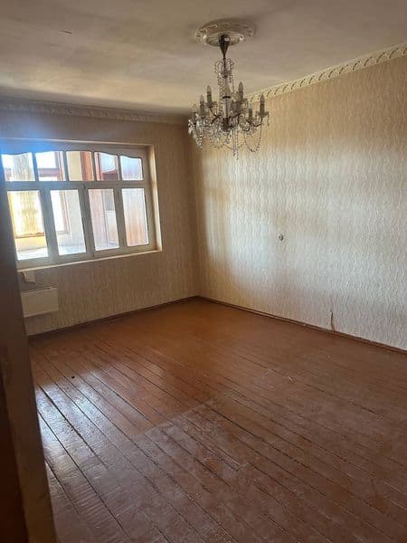 Юнусабад 18<br />
Ориентир:Чайка <br />
3 комнатная <br />
3