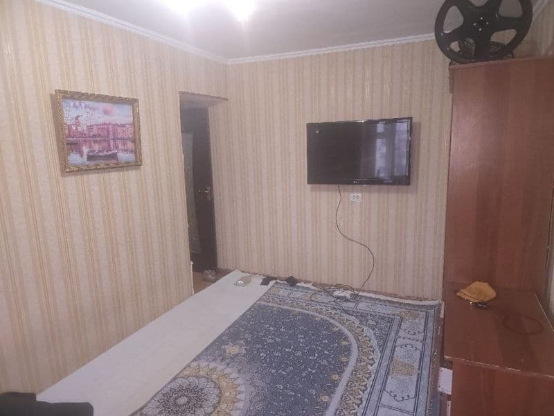 Сдаётся 2 комнатная, ремонт хороший техника, палас, шкаф ест