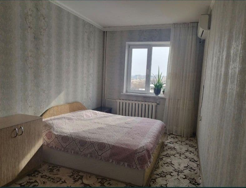 Bektemir tumani qoyliq bozori oldida studentlar va oilalilar