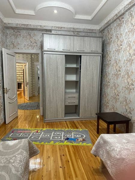 Golden house , вдоль дороге и в центре города. Метро новза , — фото 4