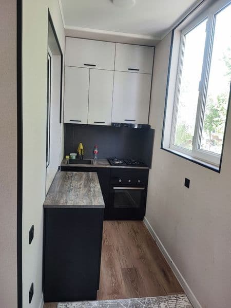 Срочно сдаю 2-х комнатная переделанная 3-х комнатную квартир — фото 3