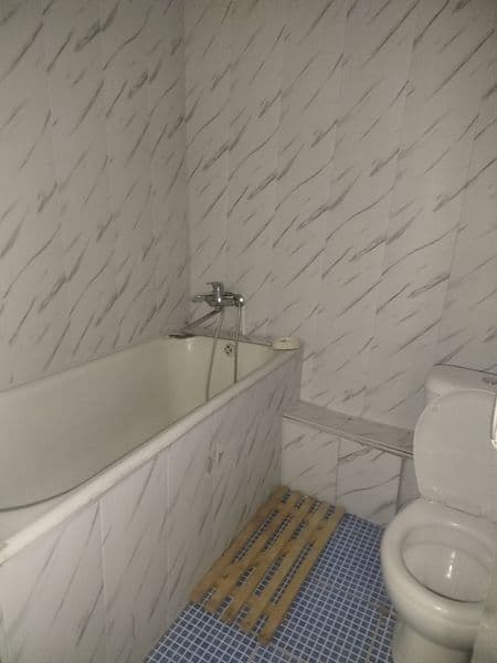 Задаётся квартира 1ком 2этаж спутник 8 ,школа 3, базарчик ос