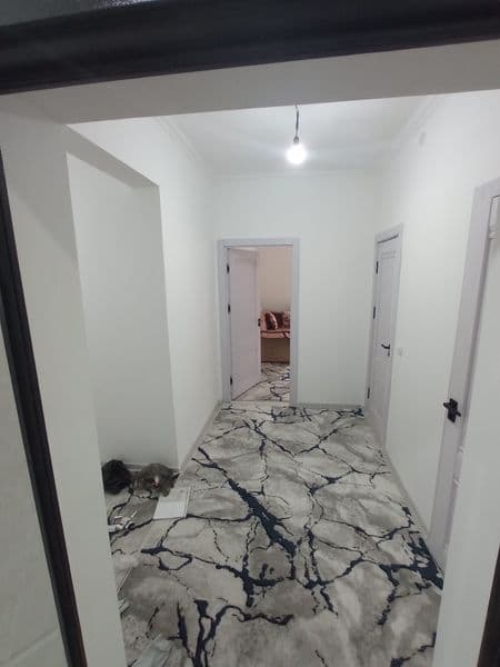 Uyga oila qõyiladi. Uyda xaladilnik, avtomat kir moshina, ug