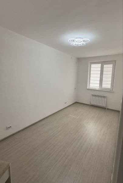 Kvartira Roxat metroga 5 minutlik yoʻl ishlaydigan oʻqiydiga