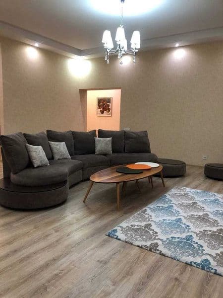 Сдаётся  Квартира В Новостройке<br />
Ориентир - Ойбек<br />