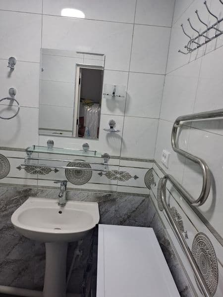 O‘zbekcha:<br />
<br />
Ijara uchun yorqin 2 xonali kvartira — фото 4