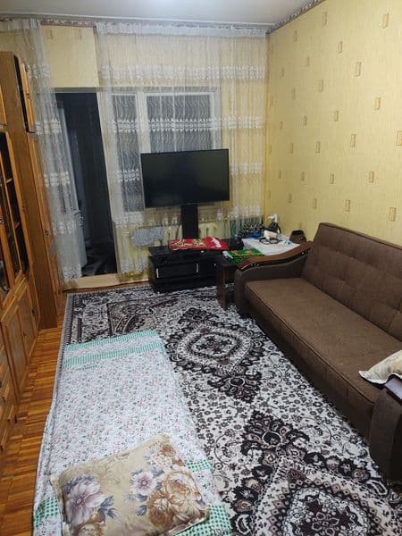 Юнусабад 10 квартал 1/3/5 переделанна в 2х  45 кв.м все как 