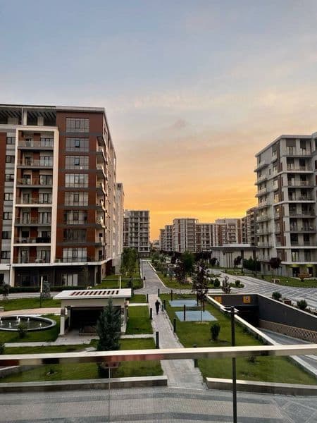 Сдается новая с шикарнымиремонтом и техникой 2-ком. квартира