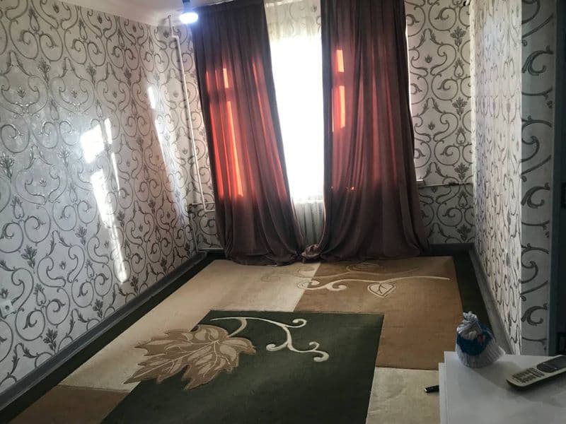 Район - Алмазарский<br />
Ориентир - сой бой<br />
Комнат - 