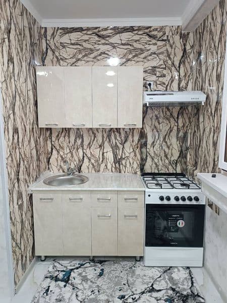 Metro Beruniy Huvaydo toyxonani oldida <br />
<br />
1ta ogi