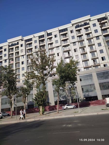 на против дехкон базар 5 етаж с лифтом , есть 2 балкона в сп