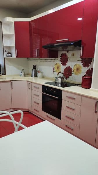 Полностью обставленная квартира с бытовой и климатической те