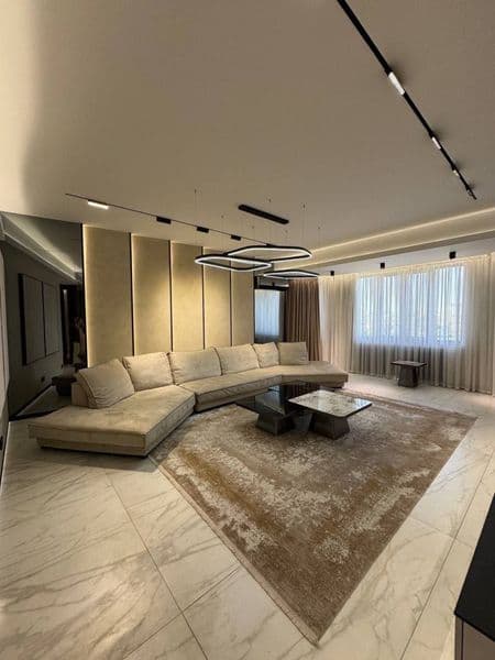 Здается квартира на Бадамзаре<br />
Навастройка <br />
Площа