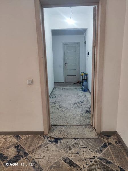 Shaharning eng tinch va nufuzli joyida. Metro chiqishida. 2  — фото 5