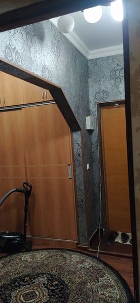 Фарход бозор олдида 5 қаватли уйни 2-қавти 3- хонали квартир