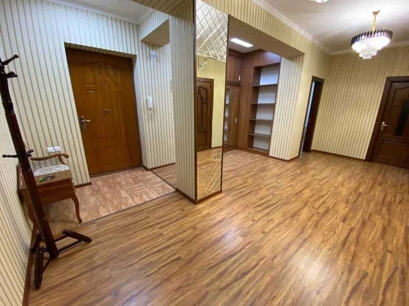 Сдаётся квартира 4/4/8, улица Чехова, ориентир кафе Бон. Уко