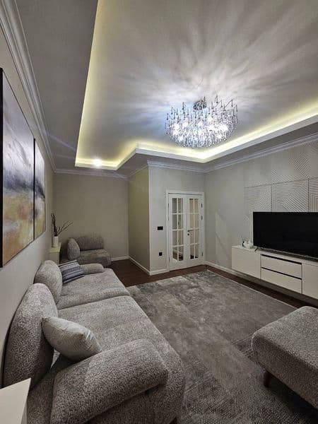 Сдаётся просторная, полностью укомплектованная квартира в це