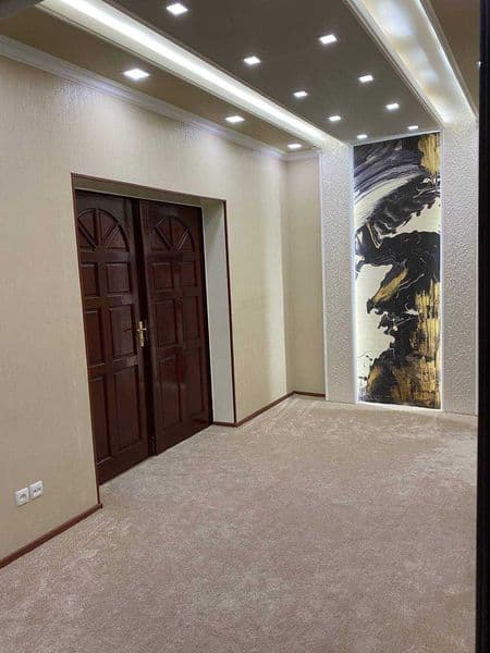 Сдаю свой банковский дом, большие комнаты, высокие потолки (