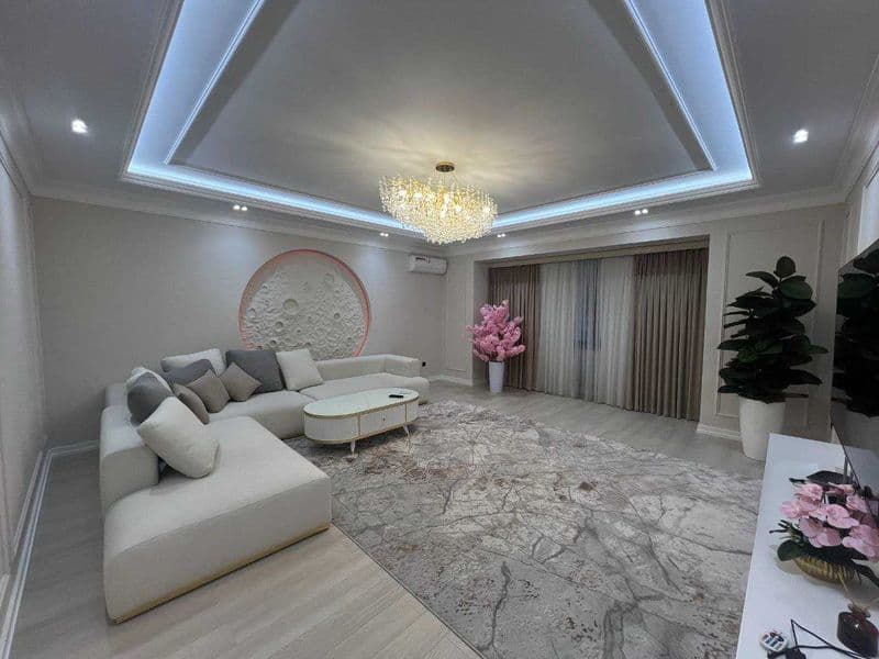 Количество комнат: 3<br />
<br />
Жилая площадь: 62 м²<br />