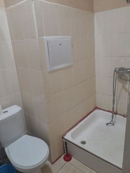 Kvartira 1 xona xamma sharoiti bor <br />
Manzil:Tursunzoda  — фото 4