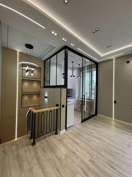 Арендага 3-хонали кв ижарага берилади.<br />
Ремон евро ремо