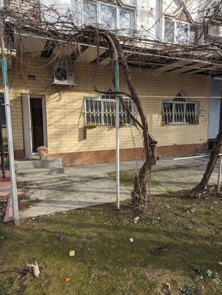 Сдам свою 4 комнатную квартиру (переделанную в 3), в центре 