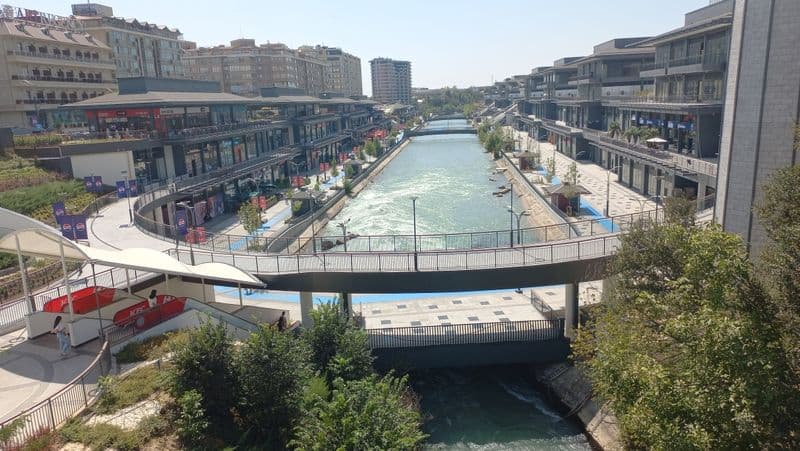 Квартира расположена на берегу живописного канала в жилом ко — фото 2