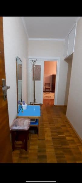 Сдается квартира.<br />
Одна комнатная квартира 42 м² 2 этаж