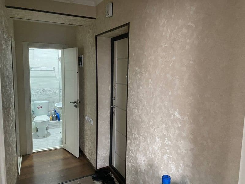 Рядом метро " космонавтов" тихий двор в центре