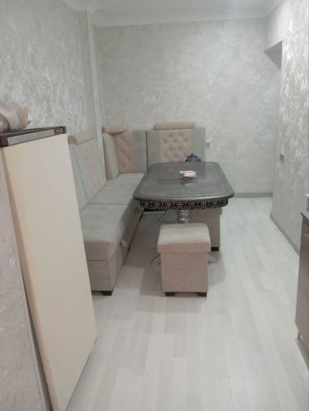 метро"Машинасозлвр"<br />
2х-комнатная<br />
1/4.<br />
С об