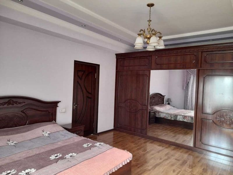 Сдаётся в аренду трёхкомнатная квартира со всеми удобствами.