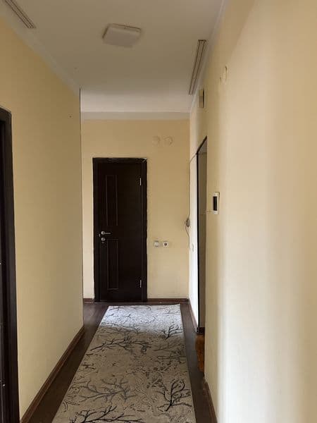 Uy 7 qavatli domning 6-qavatida joylashgan. Umumiy maydoni 5 — фото 4