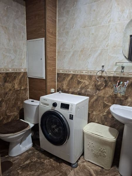 Рядом находится метро школа детский сад поликлиника остановк — фото 4